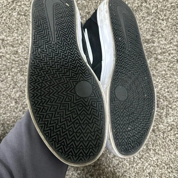 Men’s Nikes - Picture 6 of 6